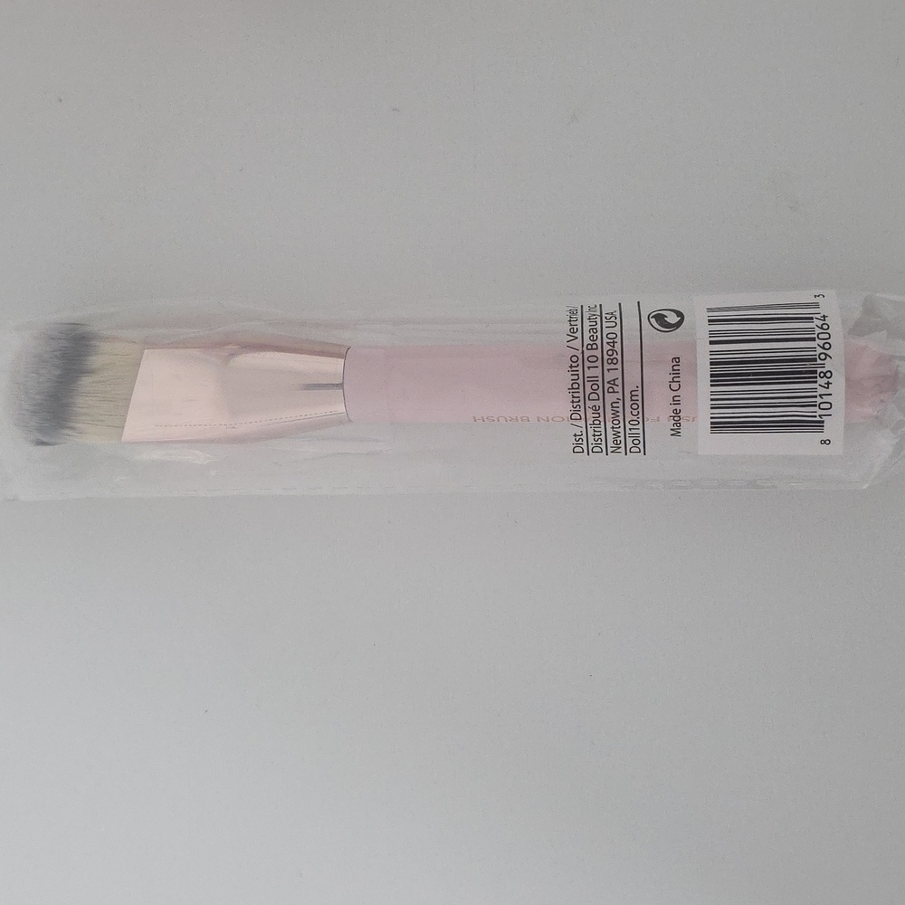 NWT Doll 10 T.C.E Super Coverage In Shade Light With Doll 10 Foundation Brush - Picture 3 of 4